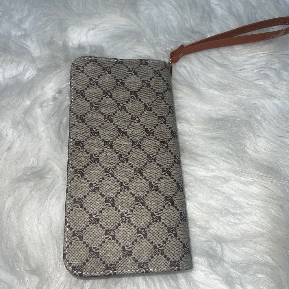 Women’s wrist wallet